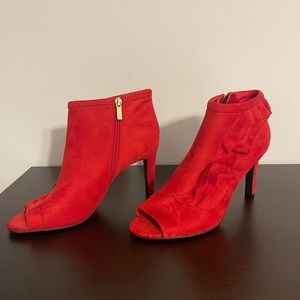 Unisa Open Toe 3.5 inch Heels size 9.5